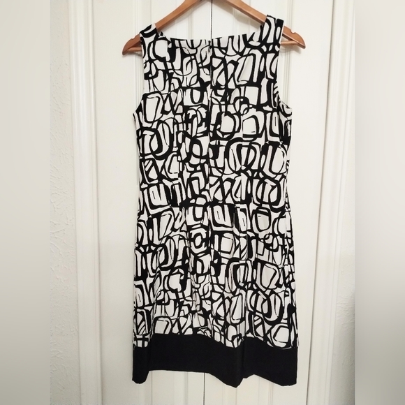 Black and White Abstract Print Sheath Dress - Picture 4 of 8